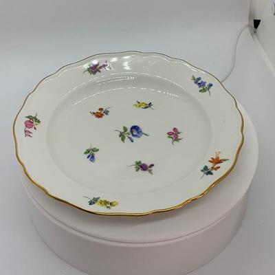 Set of 6 antique Meissen scattered flowers pattern dinner plates 