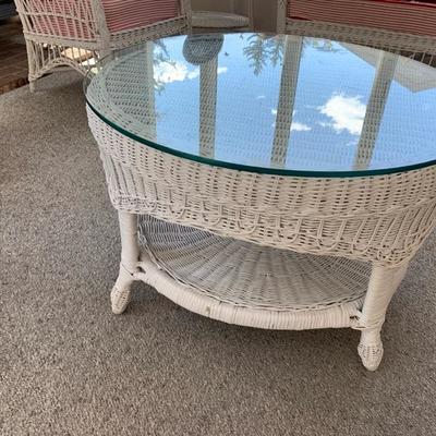 Round approx 30" white painted wicker coffee table with heavy glass top