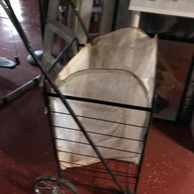Grocery/laundry cart