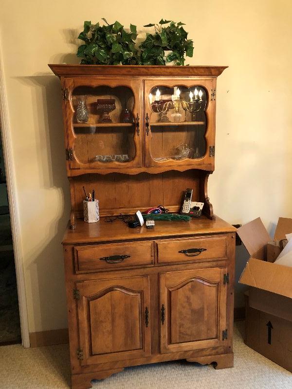 Maple hutch 38x17x70