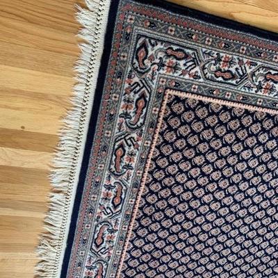 Oriental-style wool rug approx. 4 x 6