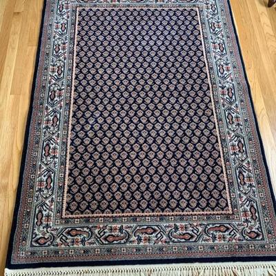 Oriental-style wool rug approx. 4 x 6