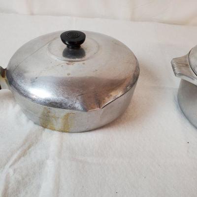 2 Wagner Ware Syndey Vintage Cooking Pots