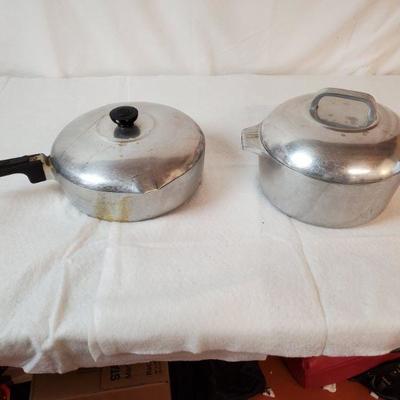 2 Wagner Ware Syndey Vintage Cooking Pots