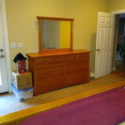 Like New Dresser with Mirror
