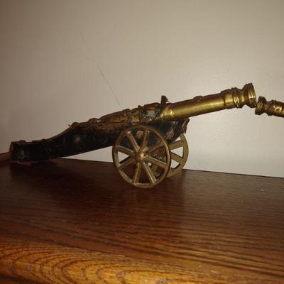 Antique miniature replica cannons