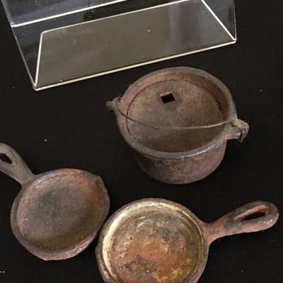 3 toy miniature cast iron skillets and a carved doctor or carpetbagger - you decide :o)