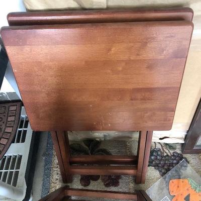Set 4 TV trays ! 
