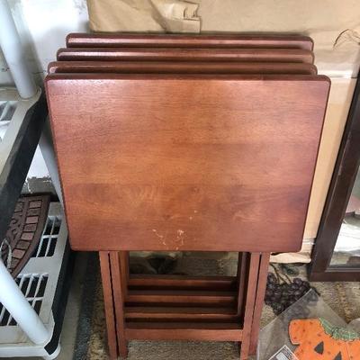 Set 4 TV trays ! 