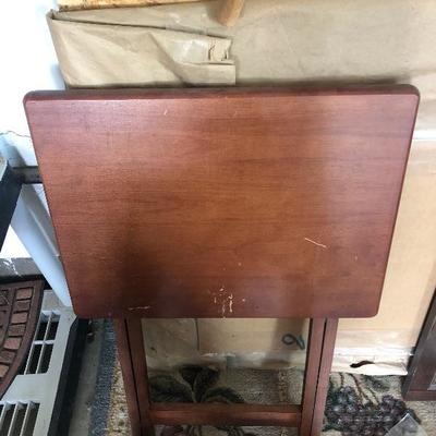 Set 4 TV trays ! 