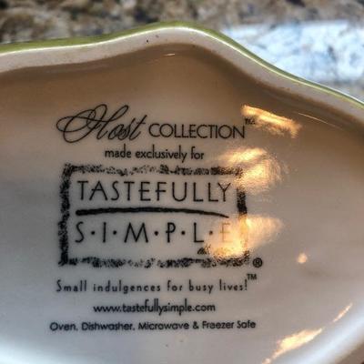 Tastefully simple spoon holder 
