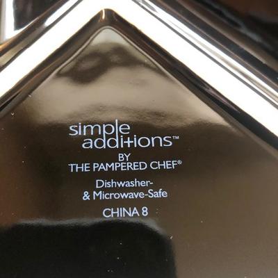 Pampered chef 2 plates 