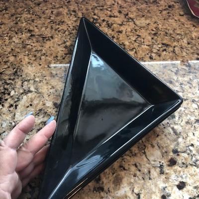 Pampered chef 2 plates 