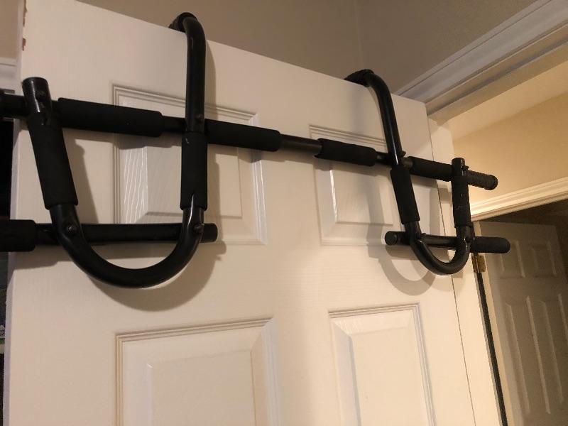 Over door pull up bar