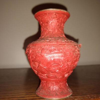 Antique cinnabar red vase Chinese