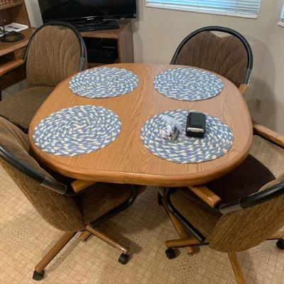 Small & Comfortable Kitchen Table with 4 Chairs
