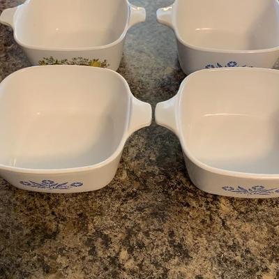 4 small Pyrex cassorole dishes 