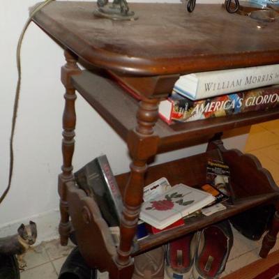 Vintage corner or end Table with bottom book shelve.