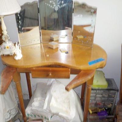 Vintage vanity end table with Mirror.