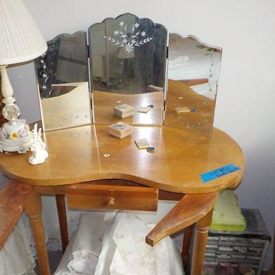 Vintage vanity end table with Mirror.