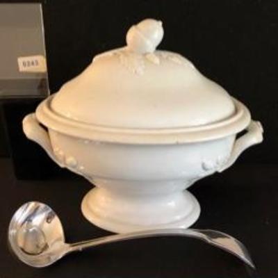 Large Antique English Ironstone Soup Tureen by J&G Meakin with  Ladle 