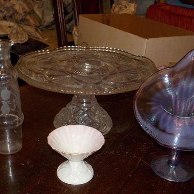 4 - Amazing collector glass ware., cake dish, flower vase, mini decanter, shell dish.