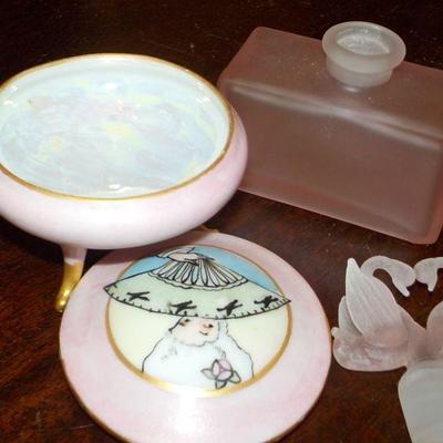 Stunning Swan Colored Glass perfume & Orient Trinket holder.