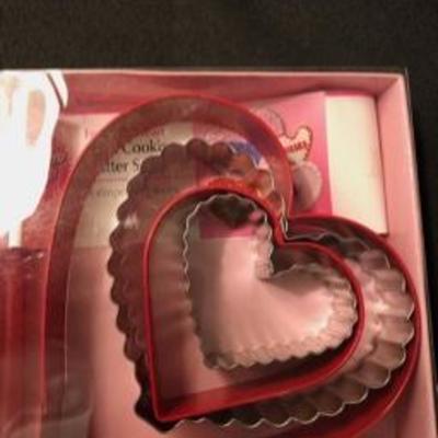Cake & Ice Cream Pan And Heart Shaped Cookie Cutter Set