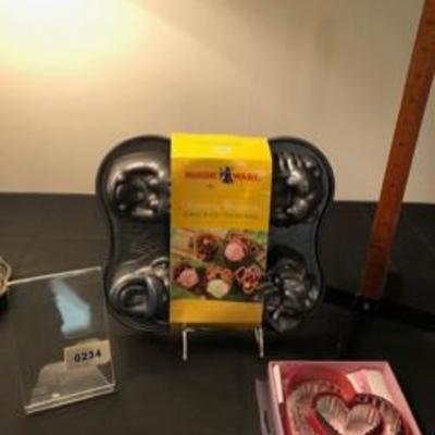 Cake & Ice Cream Pan And Heart Shaped Cookie Cutter Set