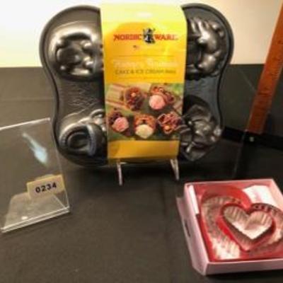 Cake & Ice Cream Pan And Heart Shaped Cookie Cutter Set