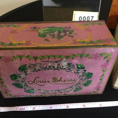 3 Vintage  Antique tins 3 Bears, 