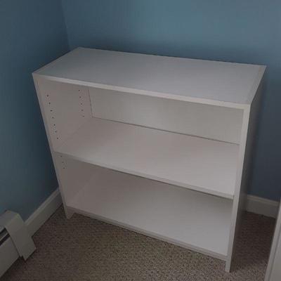 White bookcase with adjustable shelf 