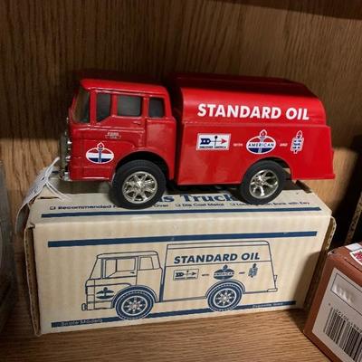 Standard oil truck w/box 