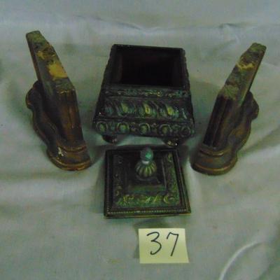 37 Bookends and trinket box