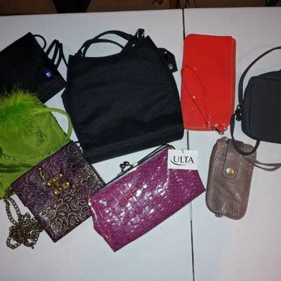 Lot: 8 small various styles of purses