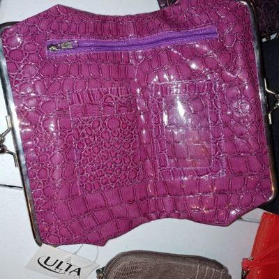 Lot: 8 small various styles of purses