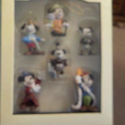 Mickey Mouse thru the years collection w/ box for x mass.