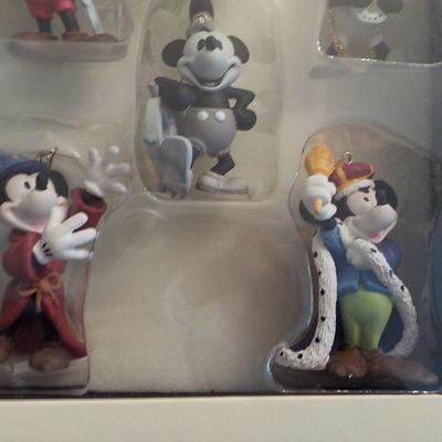 Mickey Mouse thru the years collection w/ box for x mass.