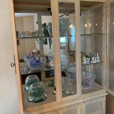 Solid Wood off White China cabinet with accessories 