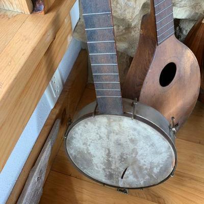 Banjo / needs strings