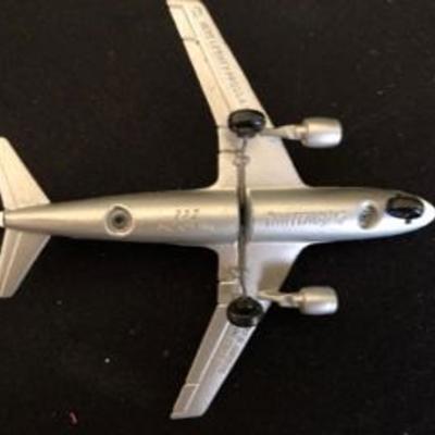 Lot of Metal & Plastic Toy Small Areoplanes 