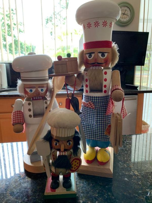 Wooden kitchen nutcrackers