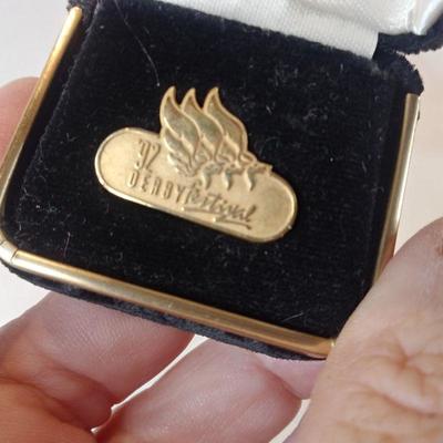 1992 Kentucky Derby Gold Pin