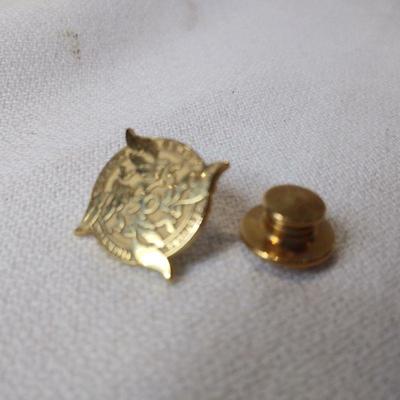 1996 Kentucky Derby Gold Pin