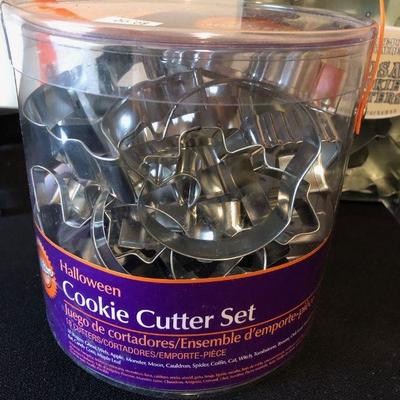 LOT of 3 - Halloween Cookie Cutter Set, Dinosaurs Cookies and Train Station Cookies Set