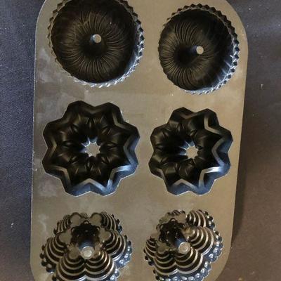 Darling Bundt Pans - Architectural Building Shape Pan and a Miniature Bundt Cakes Pan. UNUSED