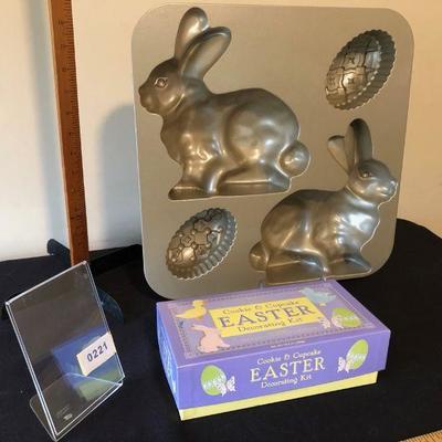Easter Rabbit Bunny Cake Pan with Eggs plus an Easter Decorating Kit