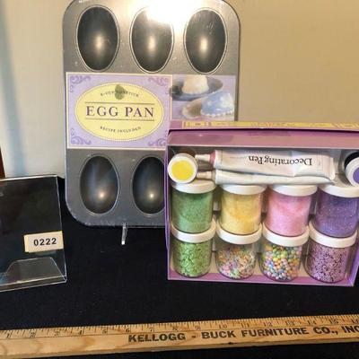 Easter Egg Baking Pan and Decorating Kit. NEW