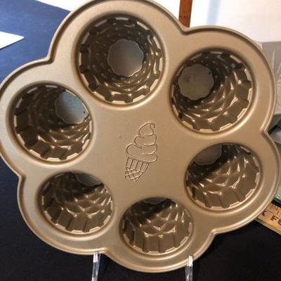 4 Pieces NEW - Lemon Cake Mold Pan, Waffle Cone Cake Pan (too cool), Starburst Mold Pan, 2-pc cutting board