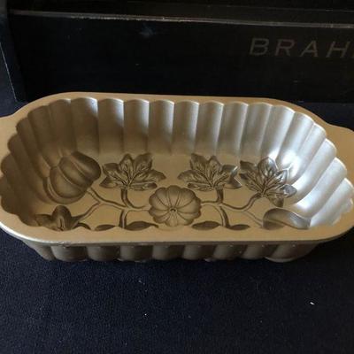 Lot of 5 Decorative Cake Pan Holiday Bundt Molds NEW!